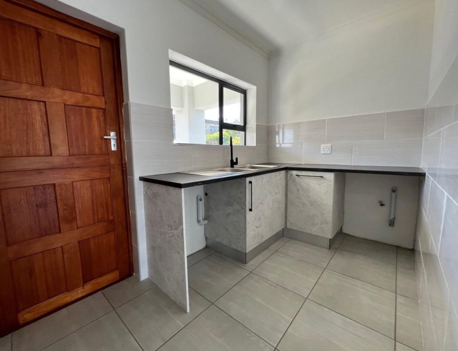 5 Bedroom Property for Sale in Wavecrest Eastern Cape